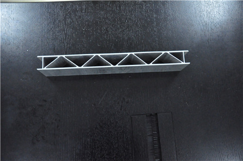 高速列車(chē)框架型材模具